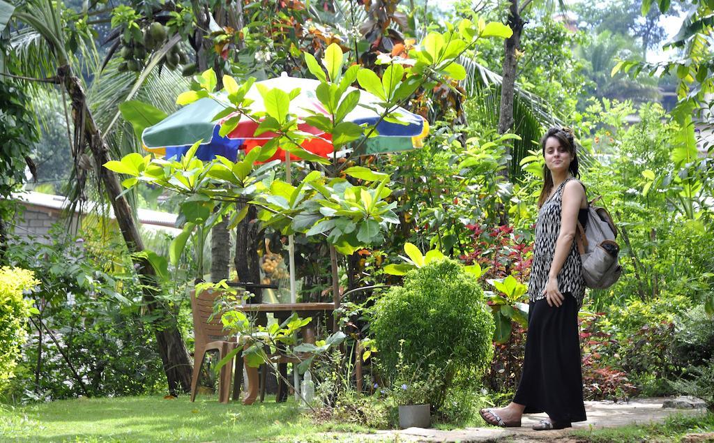 Haniffas Holiday Inn Kandy Exterior foto